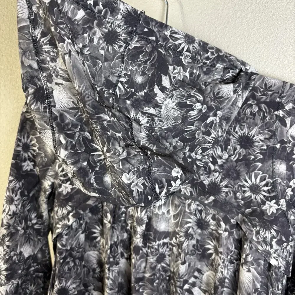Lululemon Bring Back The Track‎ Jacket Womens 4 Flowabunga Black Grey Angel Wing